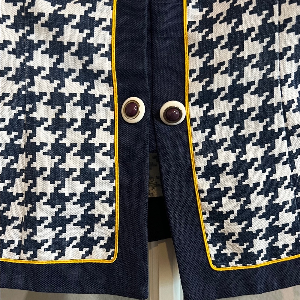 Chic Houndstooth Blazer with Gold Trim - Picture 2 of 8